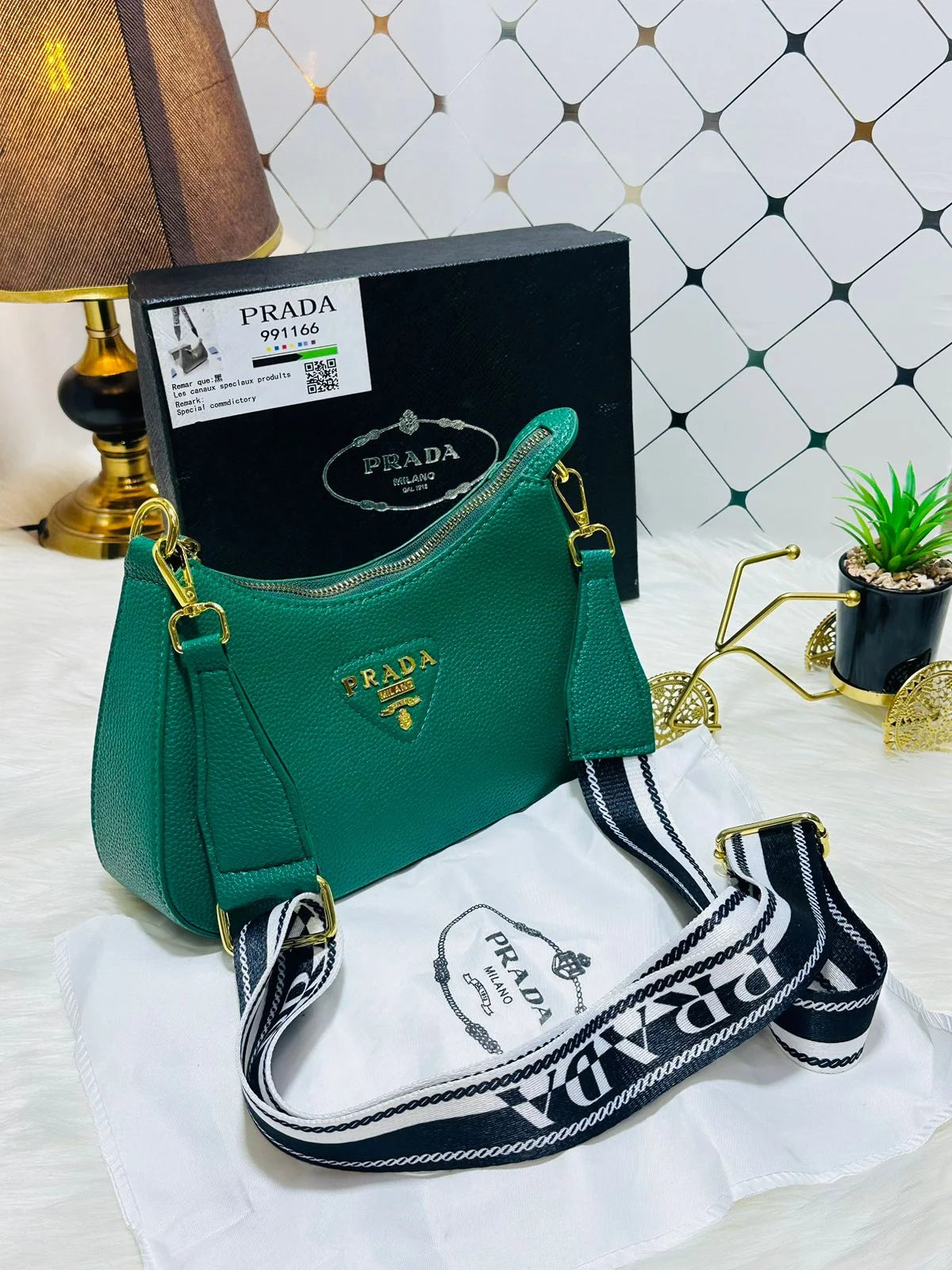 Vitello Dino Shoulder Bag