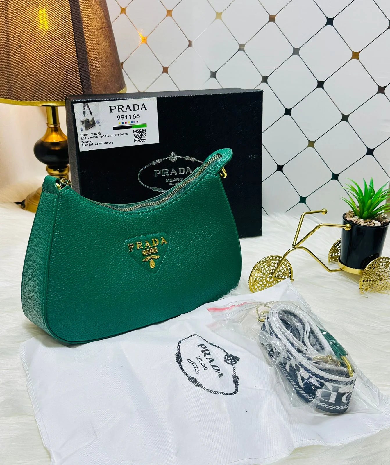 Vitello Dino Shoulder Bag