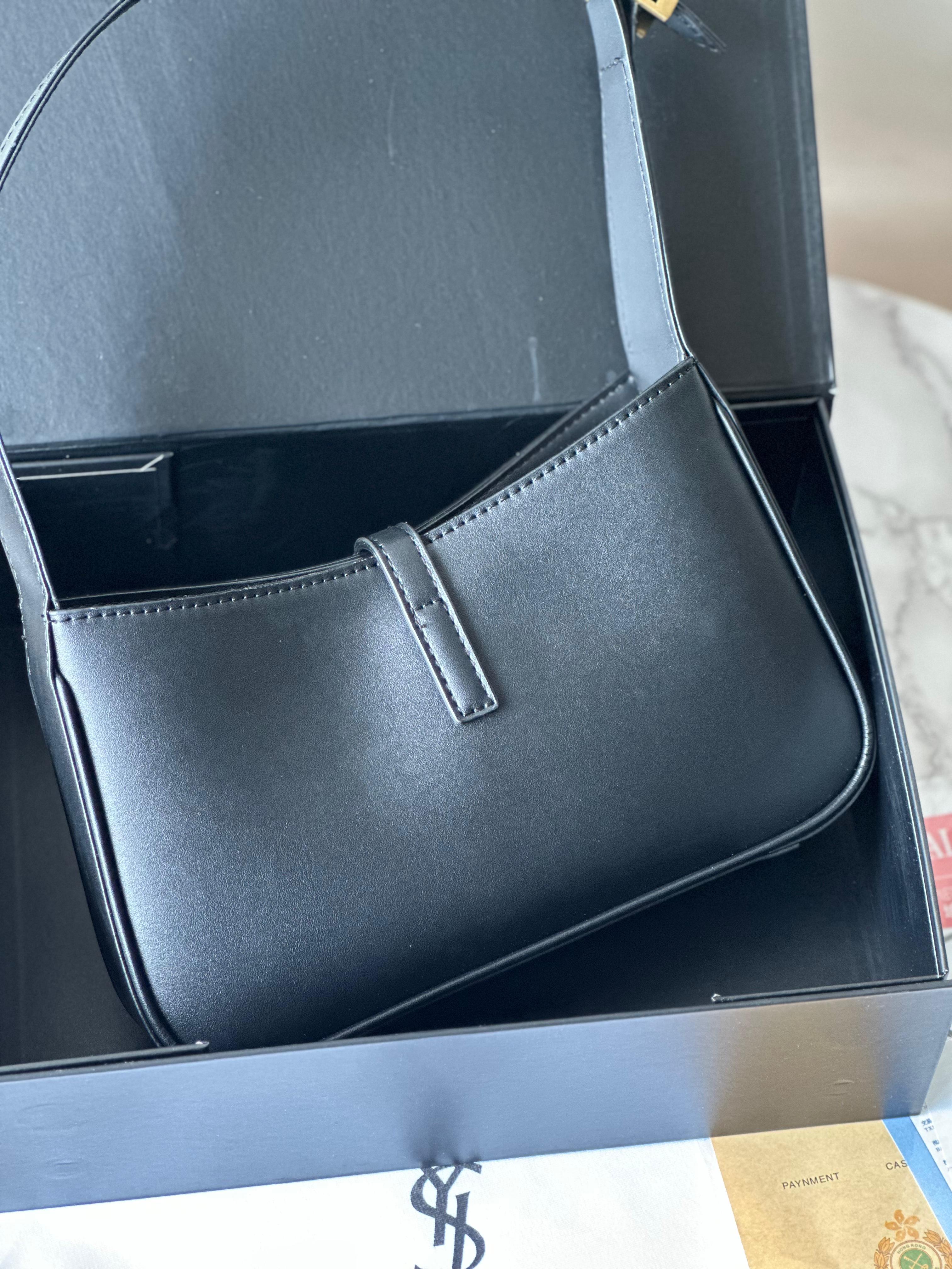 Le 5 à 7 Leather Shoulder Bag