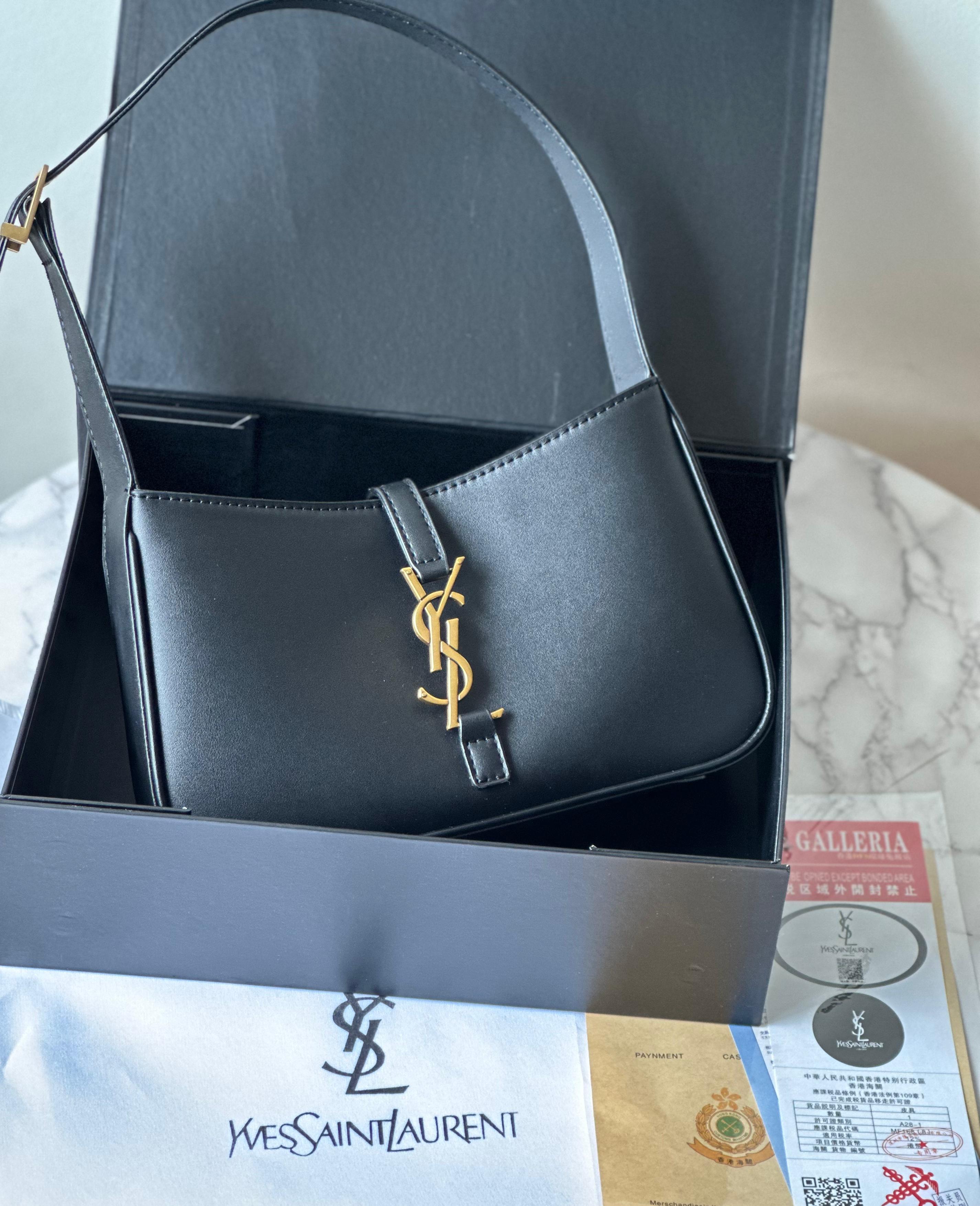 Le 5 à 7 Leather Shoulder Bag