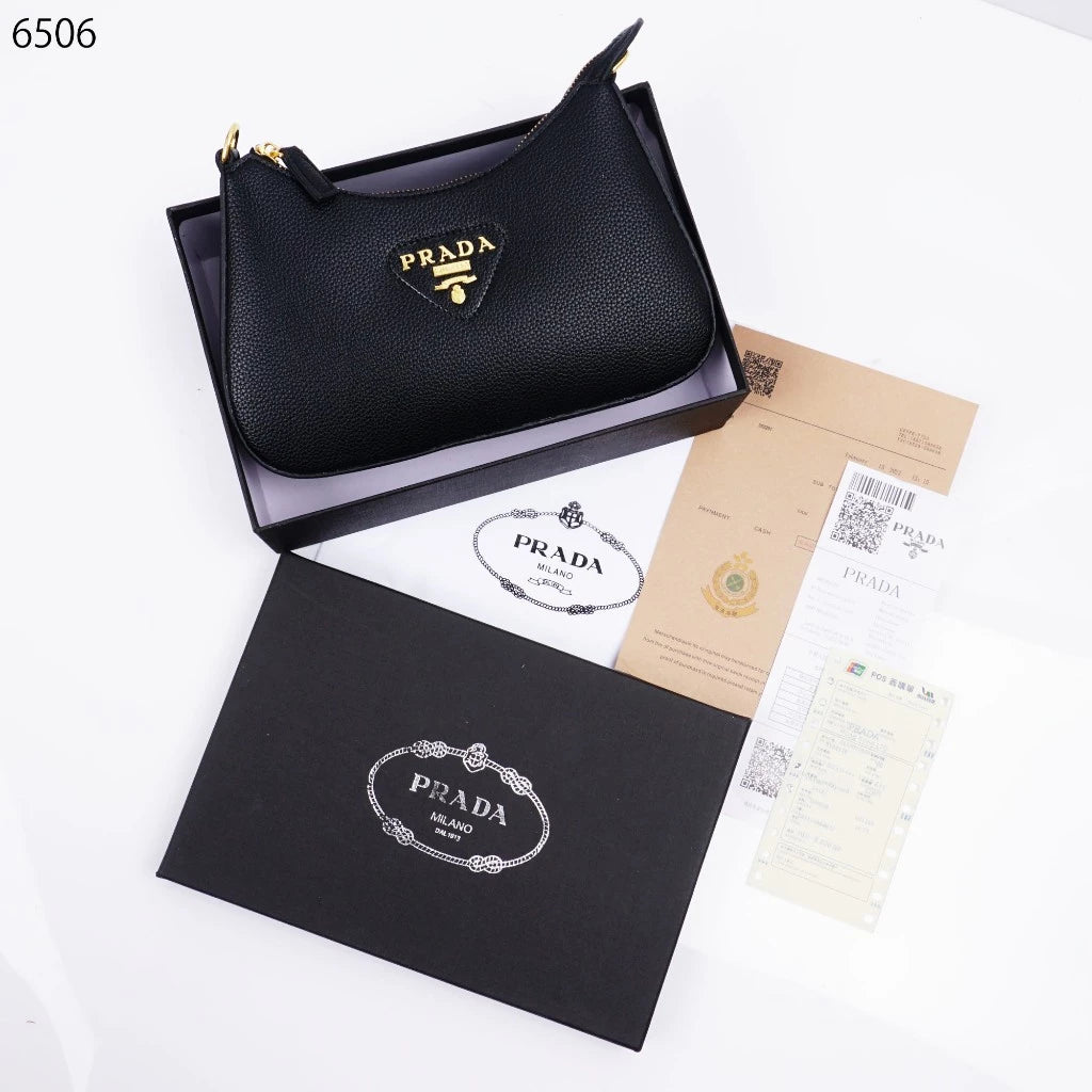 Vitello Dino Shoulder Bag