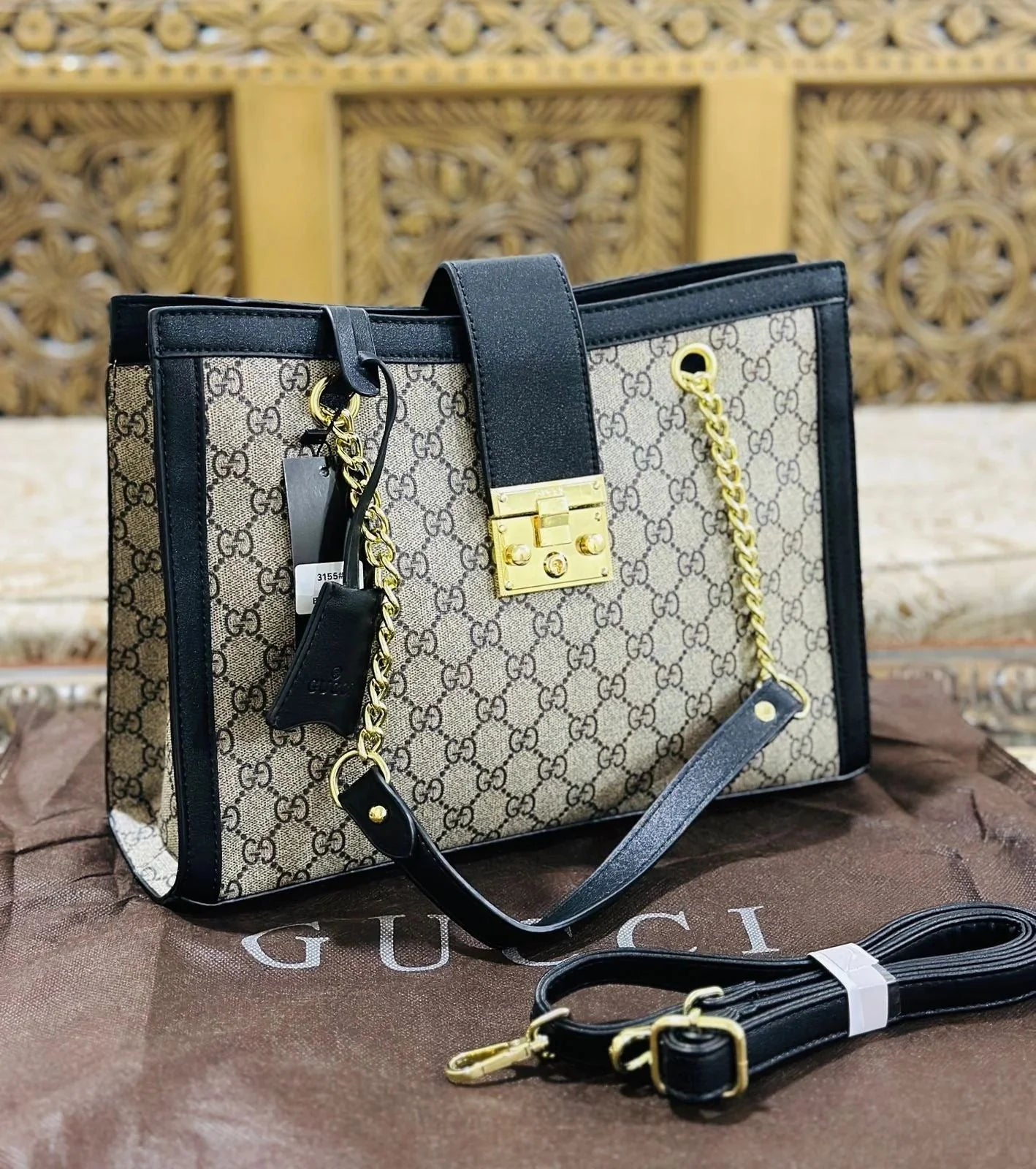 Double G Padlock Medium Shoulder Bag