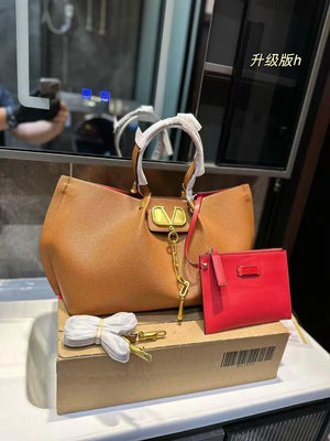 Grainy Calfskin Medium VLogo Escape Shopper